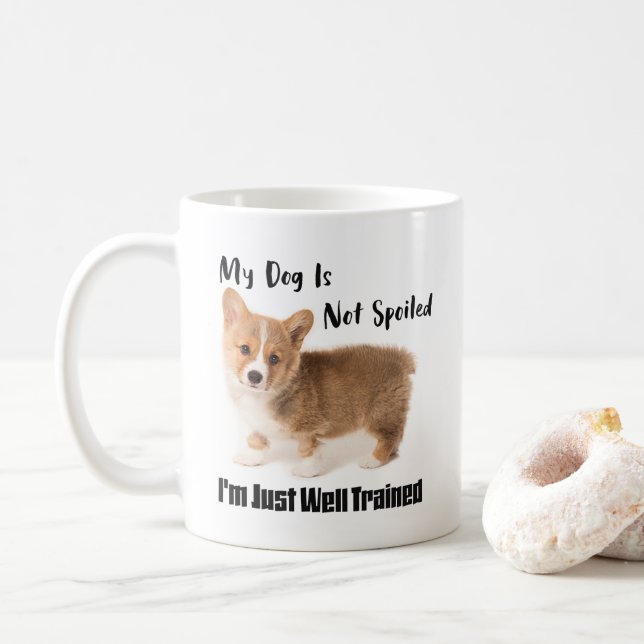Min hund är inte den spolierade välutbildade kaffemugg (Med munk)