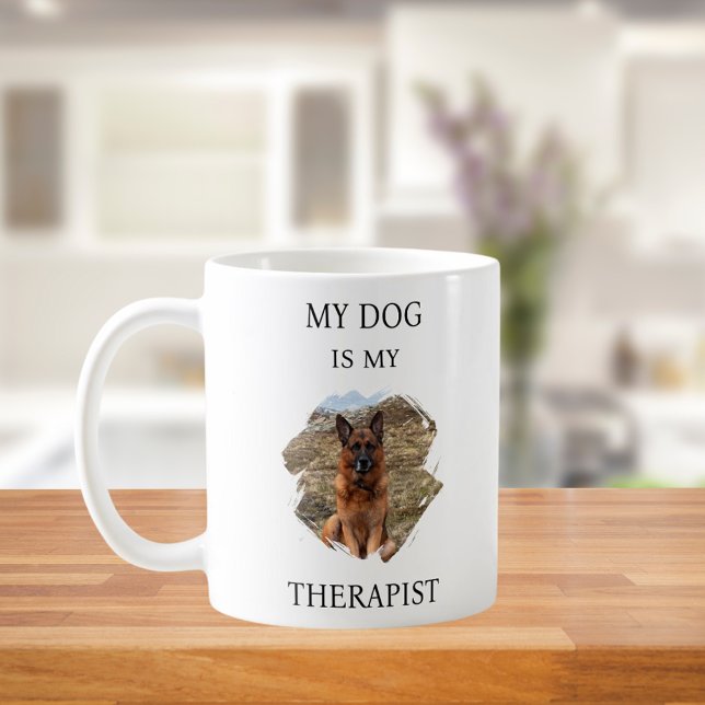 Min hund är mitt terapitiska fotosvarta kaffemugg (Skapare uppladdad)