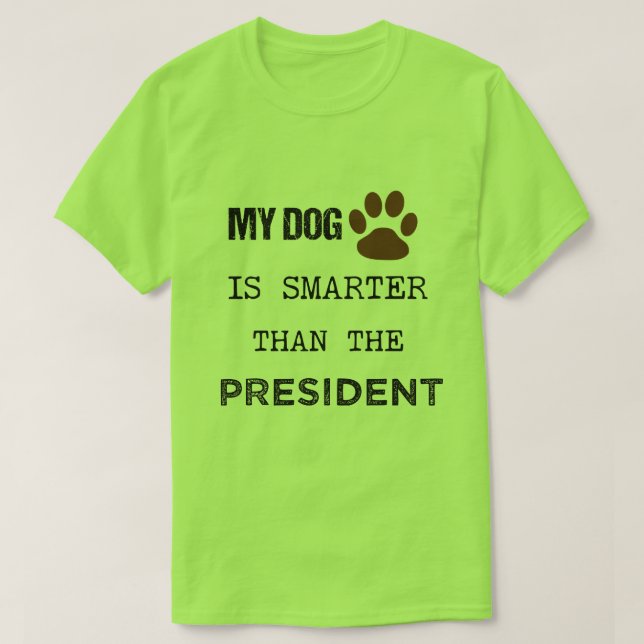 MIN HUND ÄR SMARTARE ÄN ORDFÖRANDEN T SHIRT (Design framsida)
