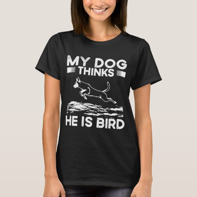 Min Hund tror att han är en fågeldocka. T Shirt (Framsida)