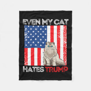 Min katt gör att jag trumpar mot trumpamerikanska fleecefilt