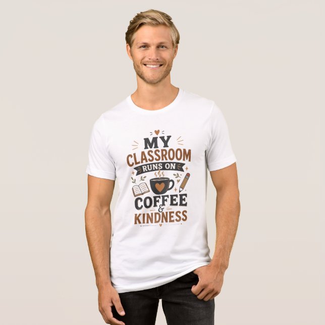 Min klassrum drivs på kaffe och vänlighet T-shirt (Framsida Full)