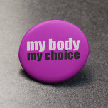 Min kropp mitt val knapp<br><div class="desc">En underbar shock rosa som är för att välja mellan dem som kämpar för kvinnors höger. Behålla abort lagligt och säkert för varje kvinna. En stark feministisk provalgåva.</div>