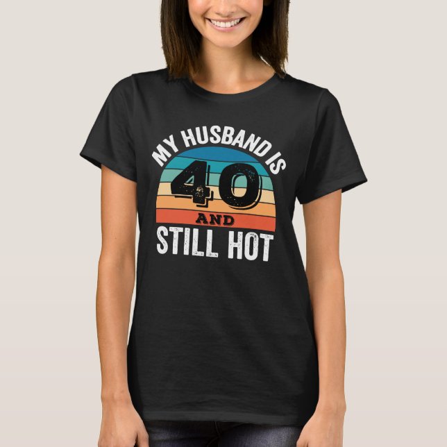 Min Make är 40 och fortfarande Hett T Shirt (Framsida)