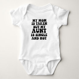 Min mamma är tagen, men.. Coola Spädbarnskötare Tee