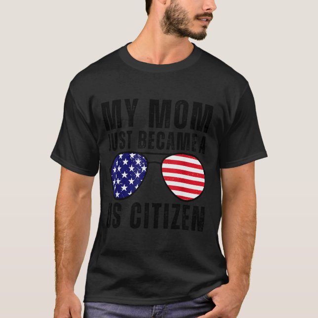 Min mamma blev precis amerikansk medborgare Stolt  T Shirt (Framsida)