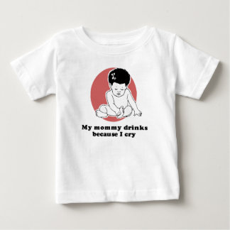 Min mamma dricker för att jag gråter T-shirt
