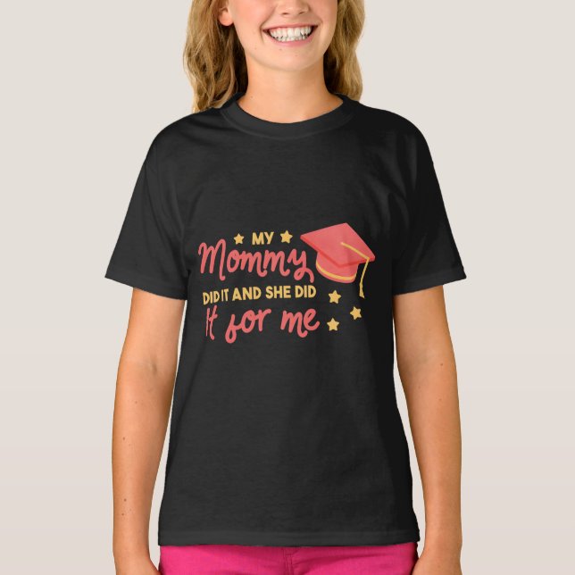 Min Mamma Gjorde Det Utexaminerad Rosa Stjärn Desi T Shirt (Framsida)