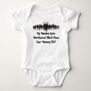Min mamma kör maratoner. Vad gör din mamma? Tee Shirt