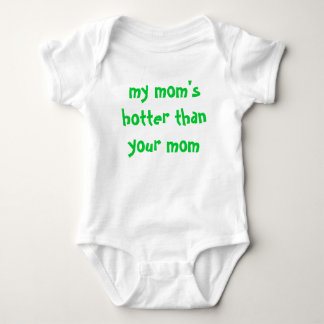 min mamma som är varmmare än din mamma t-shirt