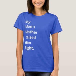 Min mans Mor tog upp hans Höger. Funny offert T Shirt
