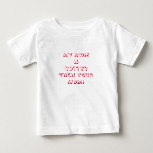 Min Momis HOTTERthan yourMom! Tee (Framsida)