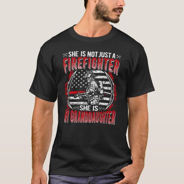 Min mordotter är brandman Proud Fire Grandma T Shirt (Framsida)