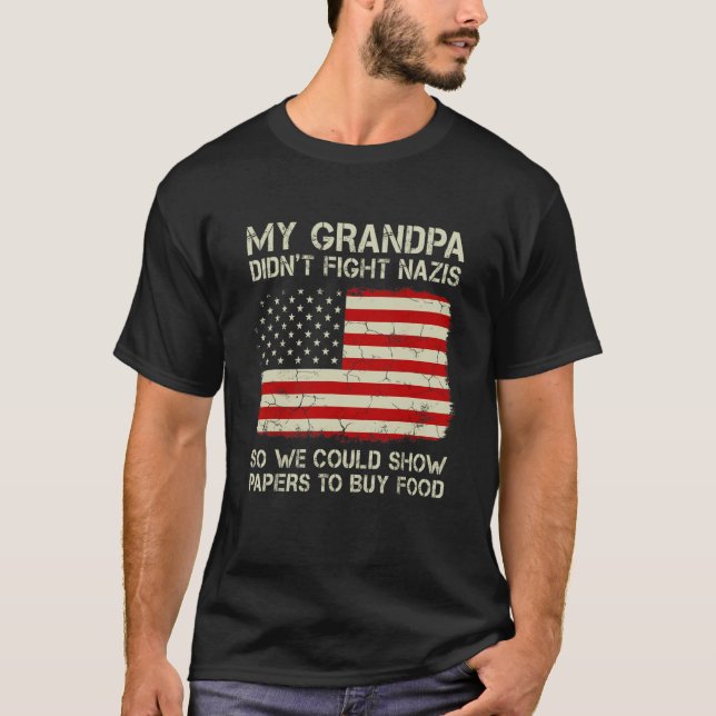Min morfar kämpade inte mot nazister så vi kunde.. t shirt (Framsida)