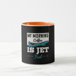 Min morgonkaffe är Jet Fuel. Mugg