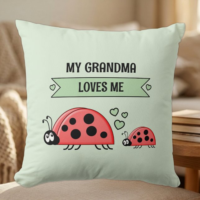 Min mormor älskar mig nyckelpigor grön baby kudde (Skapare uppladdad)