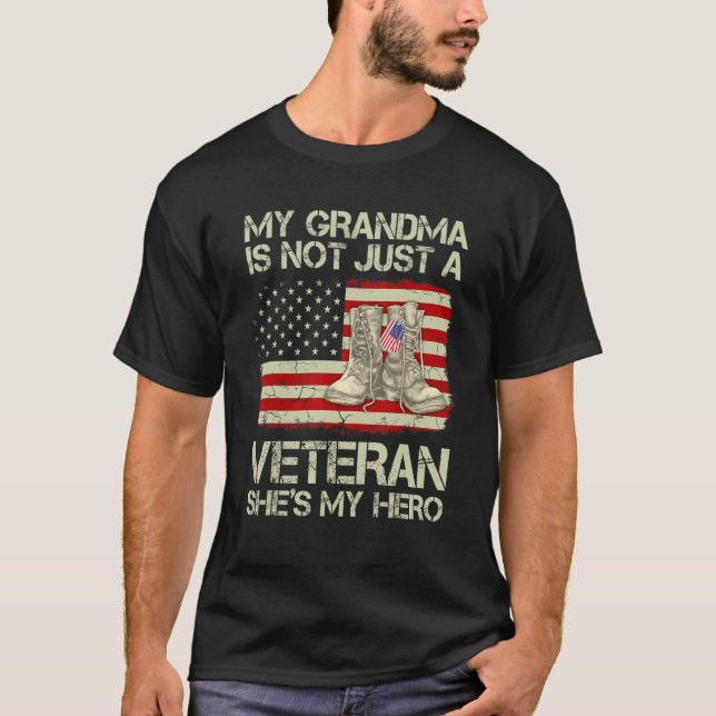 Min mormor är inte bara veteran hon är Hero Combat T Shirt (Framsida)
