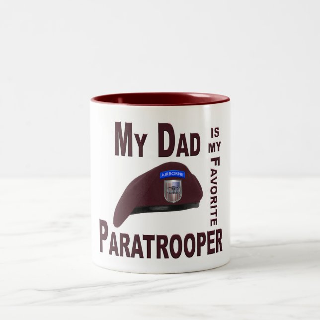 Min pappa är min favoritfallskärmshoppare Två-Tonad mugg (Center)