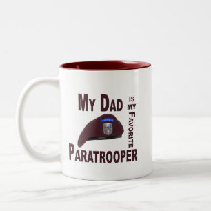 Min pappa är min favoritfallskärmsjägare Två-Tonad mugg