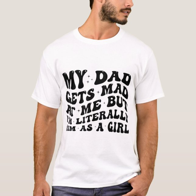 Min Pappa har mad på mig, men jag är bokstavligt t T Shirt (Framsida)