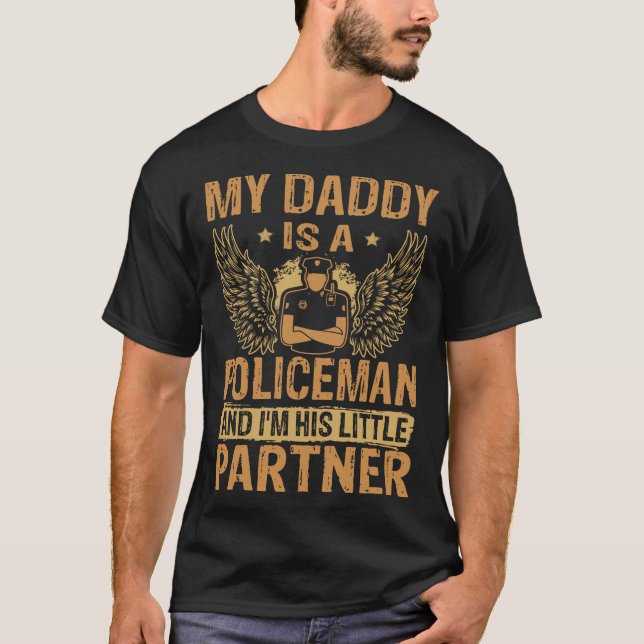 Min Pappa Polisman Partner Present Rolig T Shirt (Framsida)