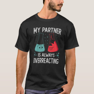 Min partner överreagerar alltid vetenskapliga skäm t shirt