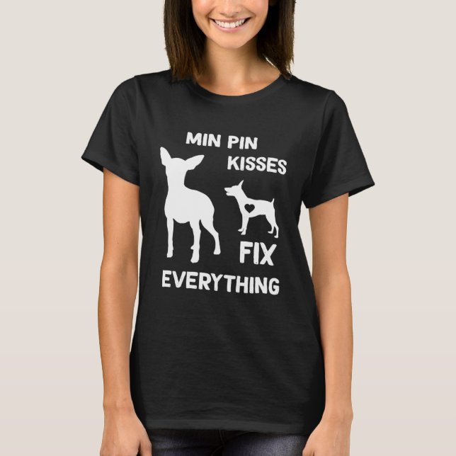 Min Pin kisses fix everything Miniature Pinscher m T Shirt (Framsida)