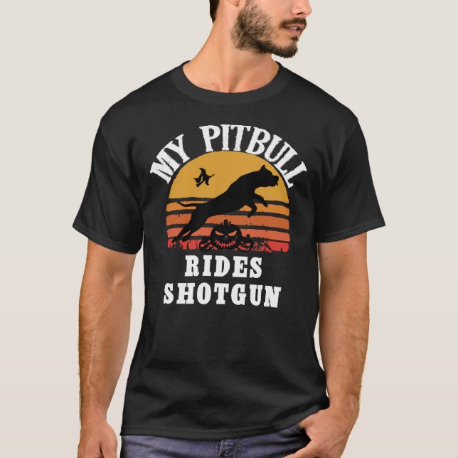 Min Pitbull Rides Pistol Funny Halloween Pitbull L T Shirt (Framsida)