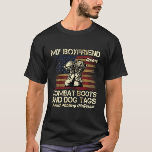 Min pojkvän har kamratbollar och Hundbrickor. T Shirt