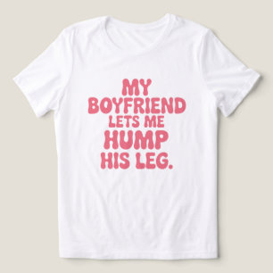 Min pojkvän låter mig slicka hans ben - Lekfullt p T Shirt