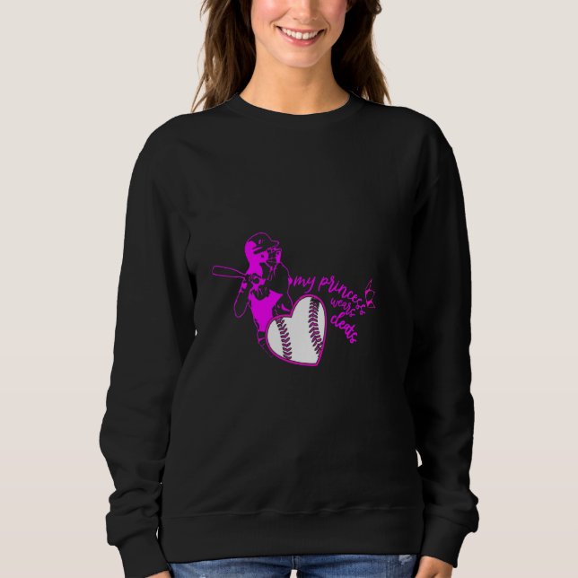 Min princess Wears Cleats Softball Player T Shirt (Framsida)