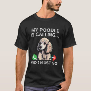 Min Pudel ringer och jag måste gå Rolig hund Älska T Shirt
