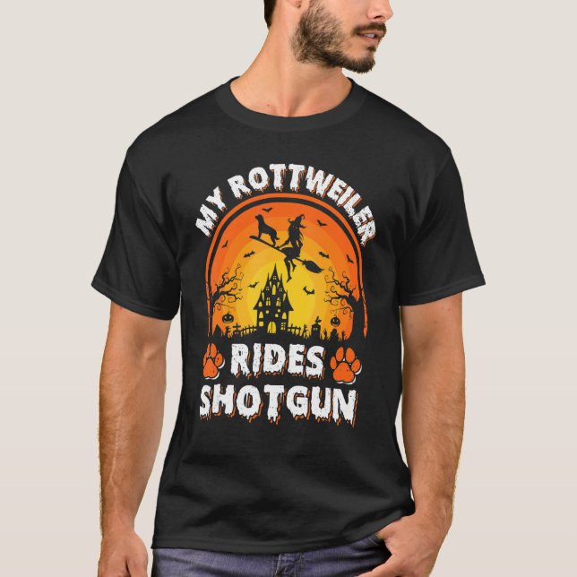 Min Rottweiler Hund Ride Witch Pistol Halloween T Shirt (Framsida)