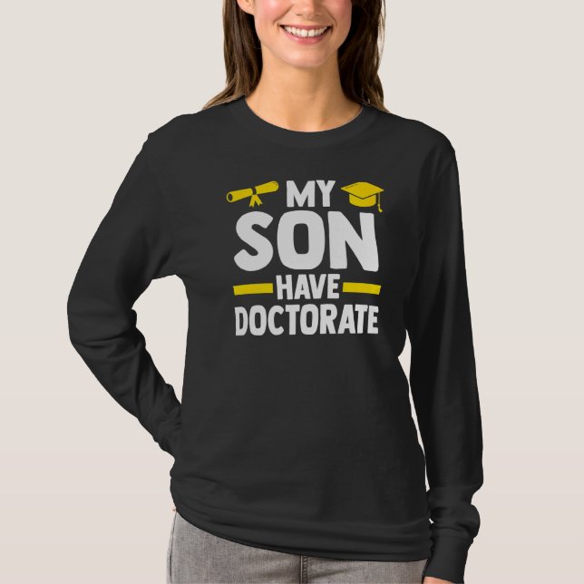 Min son har doktorat i Doktor Phd Student T Shirt (Framsida)