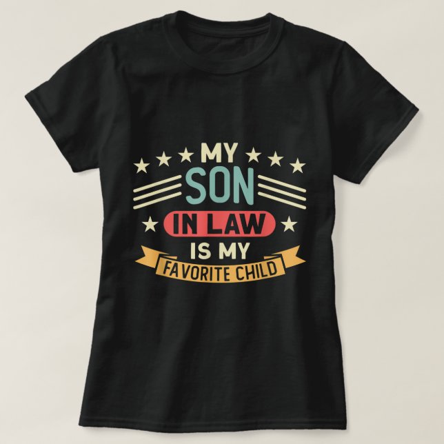 Min son i juridik är min favoritbarnfamilj t shirt (Design framsida)