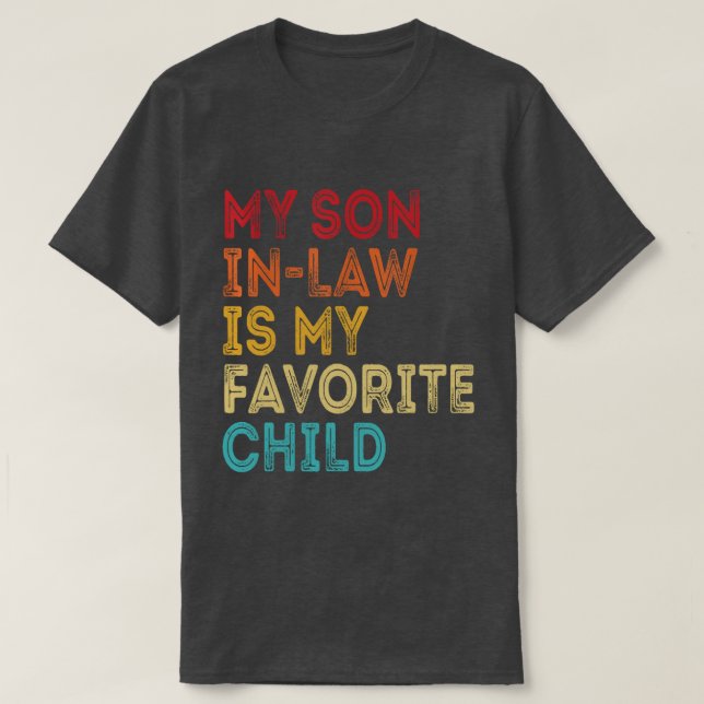 Min son i juridik är mitt favoritbarn t shirt (Design framsida)