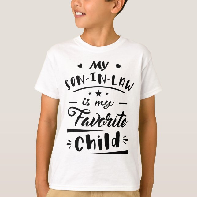 Min son i juridik är mitt favoritbarn t shirt (Framsida)
