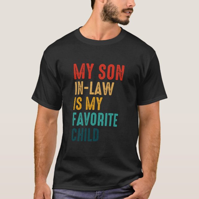 Min son i juridik är mitt favoritbarn t shirt (Framsida)