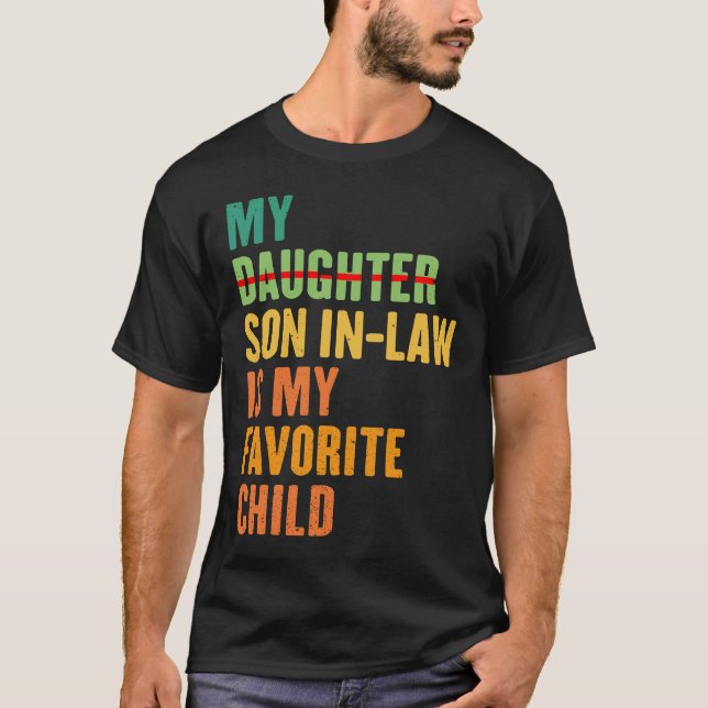 Min son i juridik är mitt favoritbarn. t shirt (Framsida)