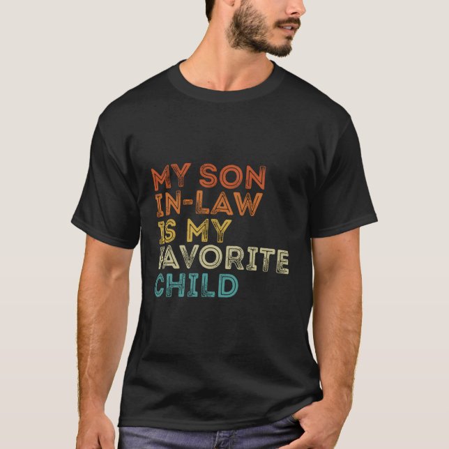 Min son i juridik är mitt favoritbarn t shirt (Framsida)