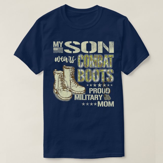 Min son Wears Combat Boots Proud Military Mamma Mo T Shirt (Design framsida)