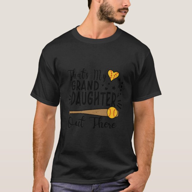 Min sondotter är därute Softboll Mormor T Shirt (Framsida)