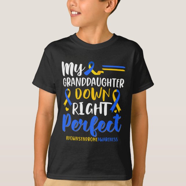 Min sondotter är riktigt perfekt Downs syndrom T Shirt (Framsida)