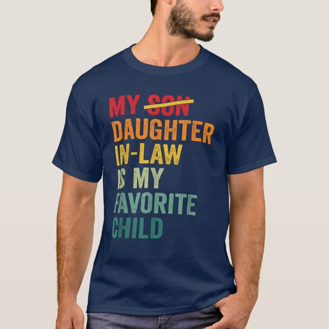 Min sondotter i juridik är mitt favoritbarn t shirt (Framsida)