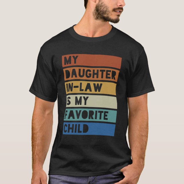 Min svärdotter är min favoritbarnunge. t shirt (Framsida)