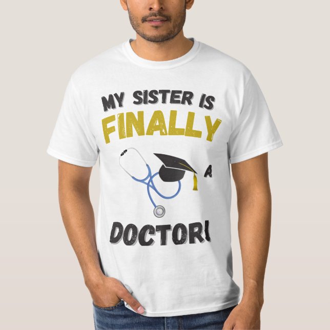 Min syster är äntligen en Doktor - medicinsk gåva T Shirt (Framsida)