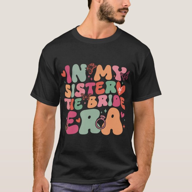 Min syster är brudens era Groovy bröllopsdag  T Shirt (Framsida)