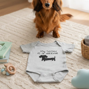 Min syster är en Weenie-Wiener Hund Gift T Shirt