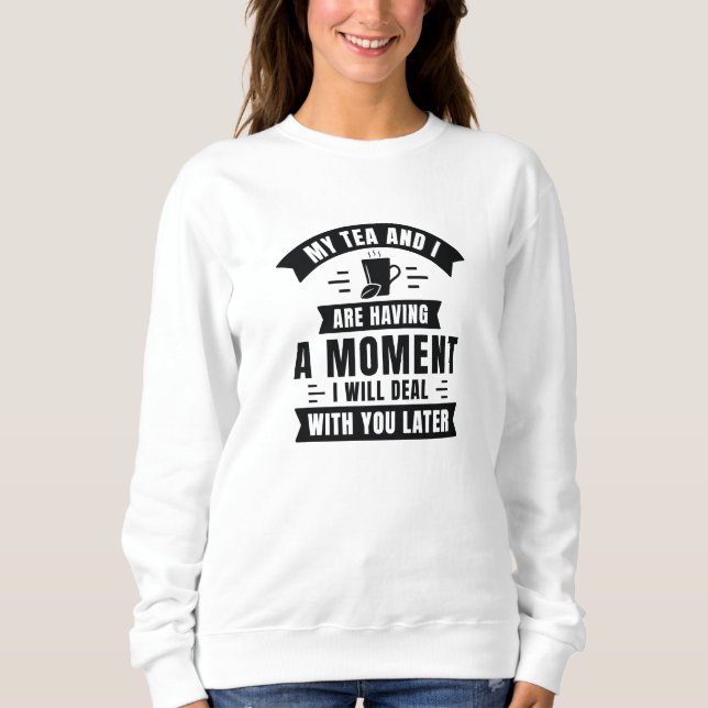 Min tea och jag har ett ögonblick t shirt (Framsida)