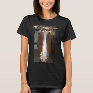 Min terapeut bor i en barn. tee shirt